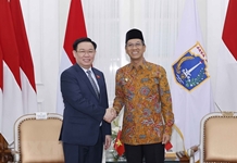Chủ tịch Quốc hội Vương Đình Huệ tiếp Thống đốc Đặc khu Thủ đô Jakarta