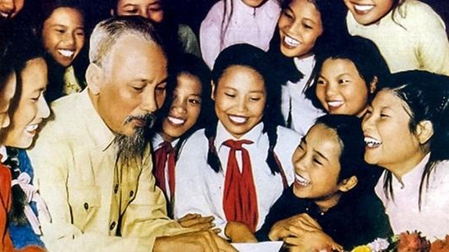 Tư tưởng Hồ Chí Minh về vai trò của giáo dục đối với phát triển nguồn nhân lực và vận dụng trong phát triển nguồn nhân lực ở Việt Nam hiện nay