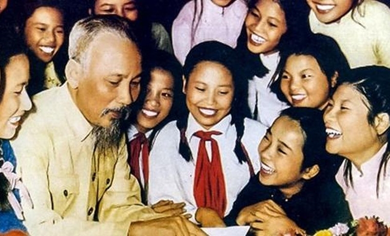 Tư tưởng Hồ Chí Minh về vai trò của giáo dục đối với phát triển nguồn nhân lực và vận dụng trong phát triển nguồn nhân lực ở Việt Nam hiện nay
