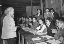 Đào tạo lý luận chính trị cho cán bộ theo tư tưởng Hồ Chí Minh đáp ứng yêu cầu tình hình hiện nay