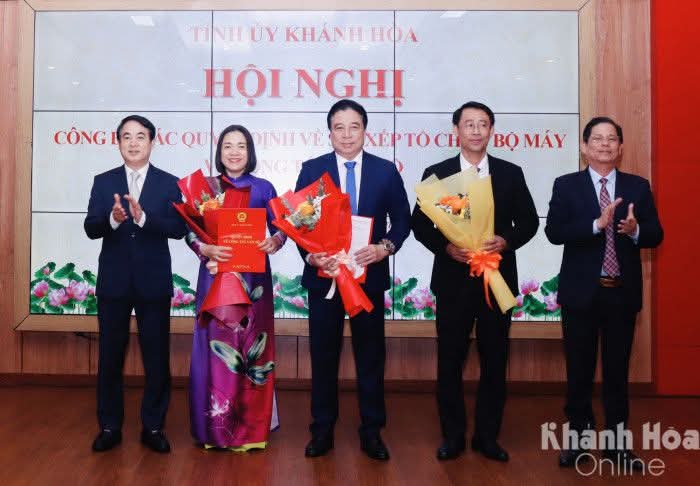 Hội nghị công bố các quyết định về sáp nhập tổ chức bộ máy và công tác cán bộ