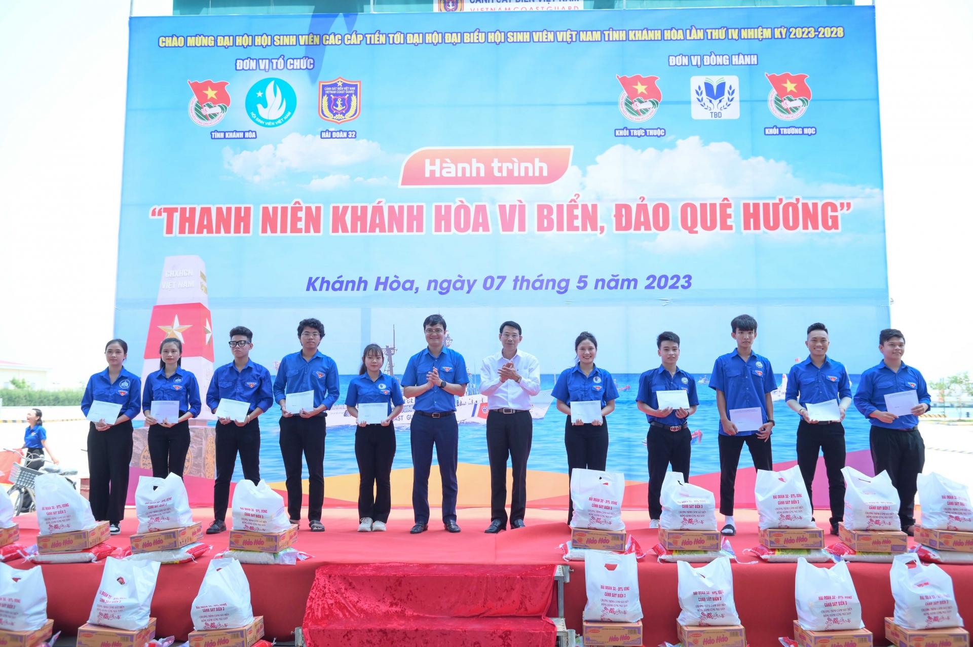 Sôi nổi Hành trình “Thanh niên Khánh Hòa vì biển, đảo quê hương”