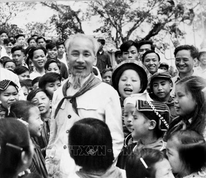 Thực hiện khát vọng phát triển đất nước phồn vinh, hạnh phúc theo tư tưởng Hồ Chí Minh về thi đua yêu nước