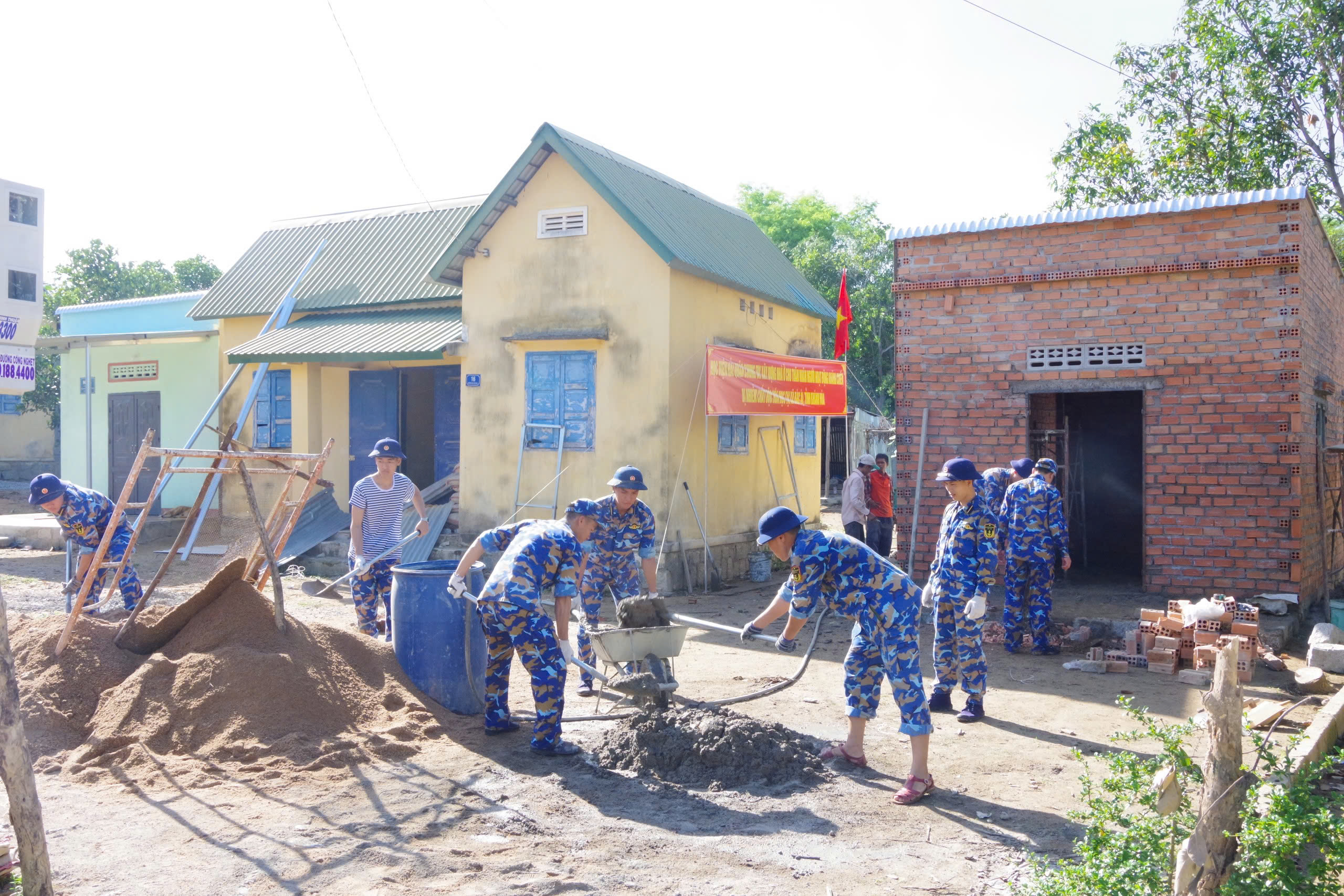 BỮA CƠM ẤM TÌNH QUÂN DÂN
