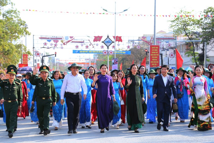 Phụ nữ tham chính – “sức mạnh mềm” xây dựng kỷ nguyên mới