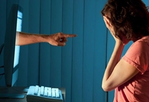 Hiểm họa từ bạo lực mạng