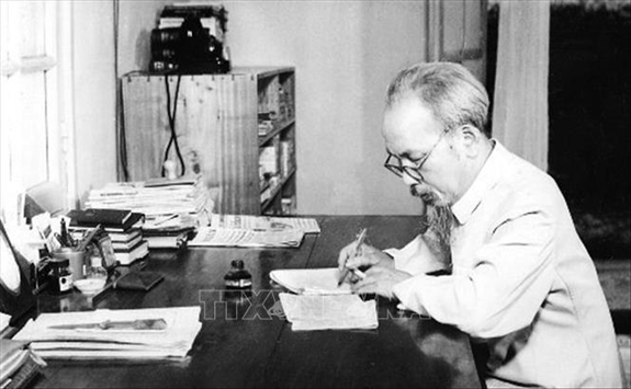 Nguyễn Ái Quốc - Hồ Chí Minh: Lãnh tụ vĩ đại của báo chí cách mạng Việt Nam!