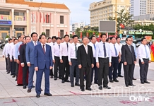 Gần 500 đại biểu tham gia Lễ chào cờ tháng 9