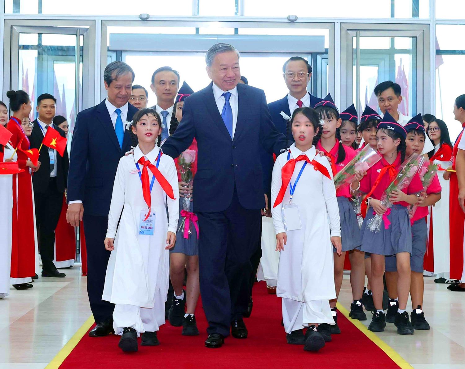 Giải phóng con người - Triết lý nhân văn, phát triển trong tư tưởng Hồ Chí Minh và việc vận dụng sáng tạo trong kỷ nguyên phát triển mới