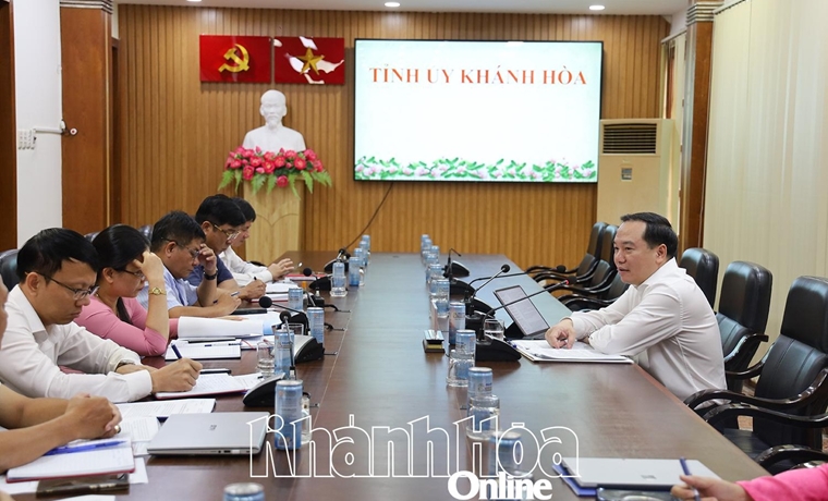 Tăng cường trách nhiệm giải trình trong hoạt động công vụ theo Chỉ thị 53-CT/TW của Bộ Chính trị