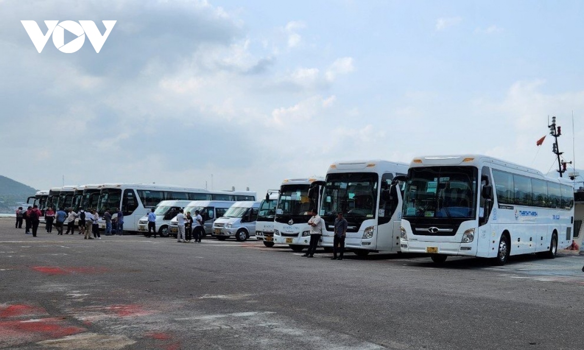           Cho phép xe trên 29 chỗ đưa khách du lịch vào thành phố Nha Trang giờ cao điểm      
