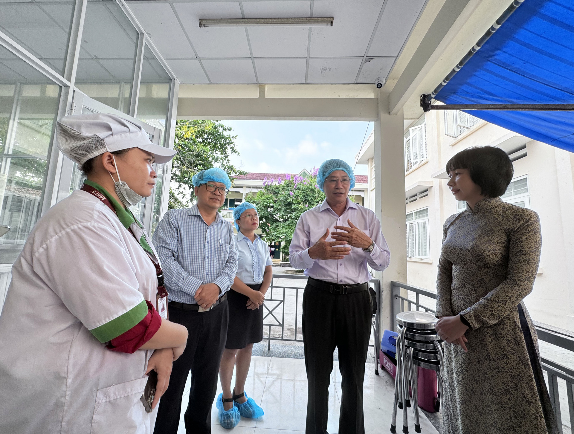 Ra quân kiểm tra vệ sinh an toàn thực phẩm