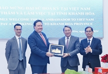 Bí thư Tỉnh ủy Nguyễn Hải Ninh và Chủ tịch UBND tỉnh Nguyễn Tấn Tuân tiếp Đại sứ đặc mệnh toàn quyền Hoa Kỳ Marc E.Knapper