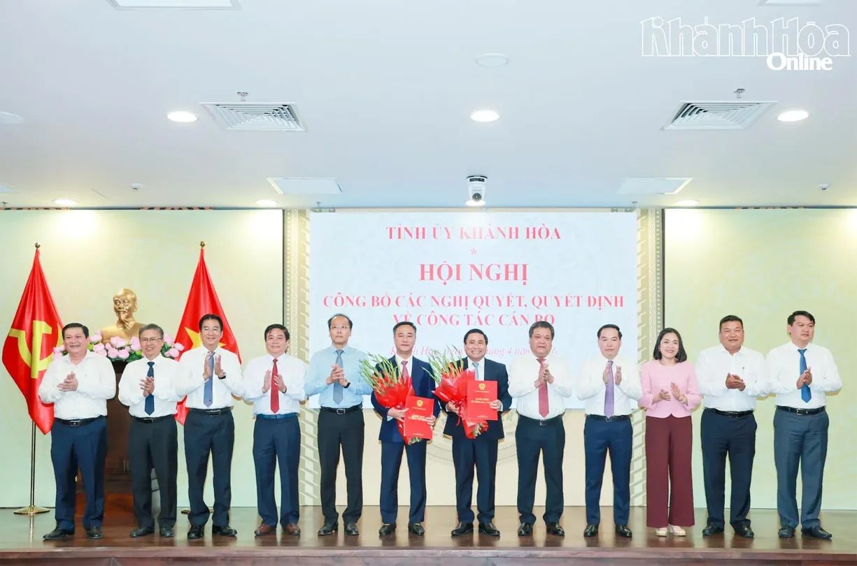 Tỉnh ủy Khánh Hòa trao các quyết định về công tác cán bộ