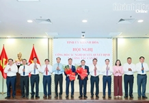 Tỉnh ủy Khánh Hòa trao các quyết định về công tác cán bộ