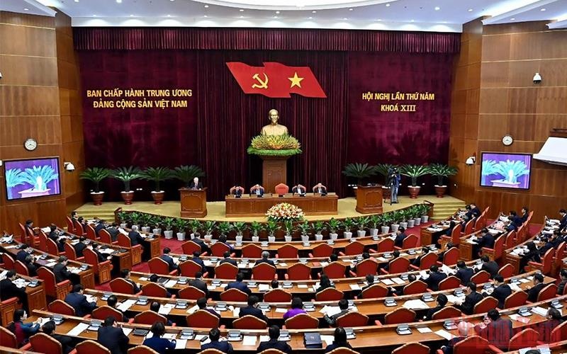 Thông cáo báo chí về ngày làm việc thứ 5 của Hội nghị Trung ương 5 khóa XIII