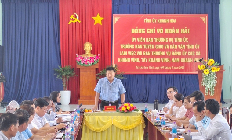 Đồng chí Trưởng Ban Tuyên giáo và Dân vận Tỉnh ủy làm việc với Ban Thường vụ Đảng ủy các xã: Khánh Vĩnh, Tây Khánh Vĩnh, Nam Khánh Vĩnh.