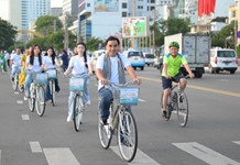 Gần 300 người tham gia chương trình “Hừng đông rực rỡ” - Đạp xe vì Nha Trang xanh sạch đẹp