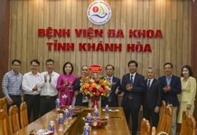 Chủ tịch UBND tỉnh Nguyễn Tấn Tuân thăm, chúc Tết tại Bệnh viện Đa Khoa tỉnh Khánh Hòa