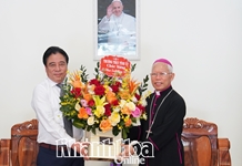 Phó Bí thư Thường trực Tỉnh ủy Nguyễn Khắc Toàn thăm, chúc mừng Tòa Giám mục Giáo phận Nha Trang nhân dịp lễ Phục sinh
