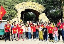 Băng núi thăm căn cứ cách mạng