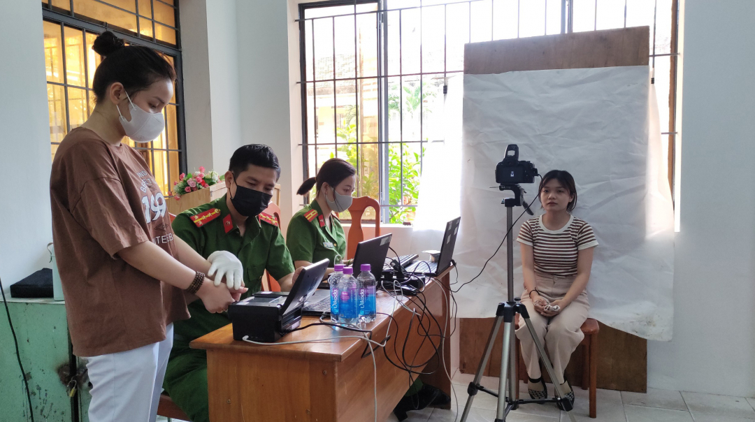 Tích cực hỗ trợ người dân kích hoạt tài khoản định danh điện tử