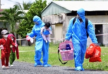 Ủy ban Mặt trận Tổ quốc Việt Nam đề nghị: Tiếp tục hỗ trợ hàng hóa thiết yếu, phần quà đại đoàn kết cho công dân gặp khó khăn khi trở về địa phương