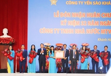 Yến sào Khánh Hòa nhận các Huân chương Lao động và kỷ niệm 32 năm thành lập