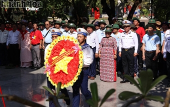 Đoàn công tác số 15 thăm, tặng quà quân dân đặc khu Trường Sa và nhà giàn DK1