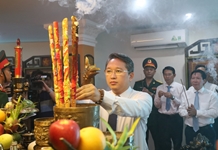 Lễ dâng hoa, dâng hương trong chương trình “Mạnh giàu từ biển quê hương”