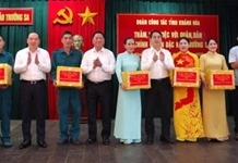 Lãnh đạo tỉnh Khánh Hòa thăm và làm việc với UBND đặc khu Trường Sa