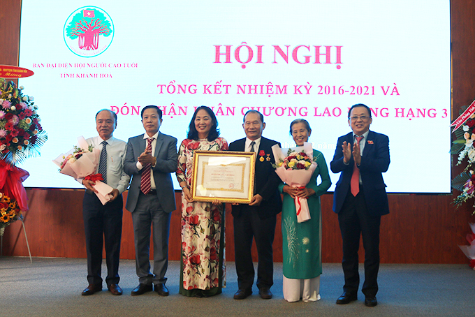 Hội Người cao tuổi tỉnh đón nhận Huân chương Lao động hạng Ba
