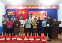 Trưởng ban Tuyên giáo Tỉnh ủy thăm, tặng quà cho hộ gia đình chính sách, hộ nghèo, hộ cận nghèo nhân dịp Tết Nguyên đán Qúy Mão năm 2023