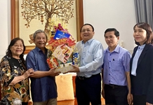 Phó Chủ tịch Thường trực UBND tỉnh Lê Hữu Hoàng thăm, chúc Tết 5 gia đình cán bộ chủ chốt đã từ trần