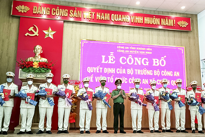 Công bố quyết định thành lập tổ chức Công an chính quy tại các địa phương