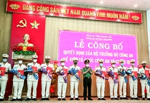 Công bố quyết định thành lập tổ chức Công an chính quy tại các địa phương