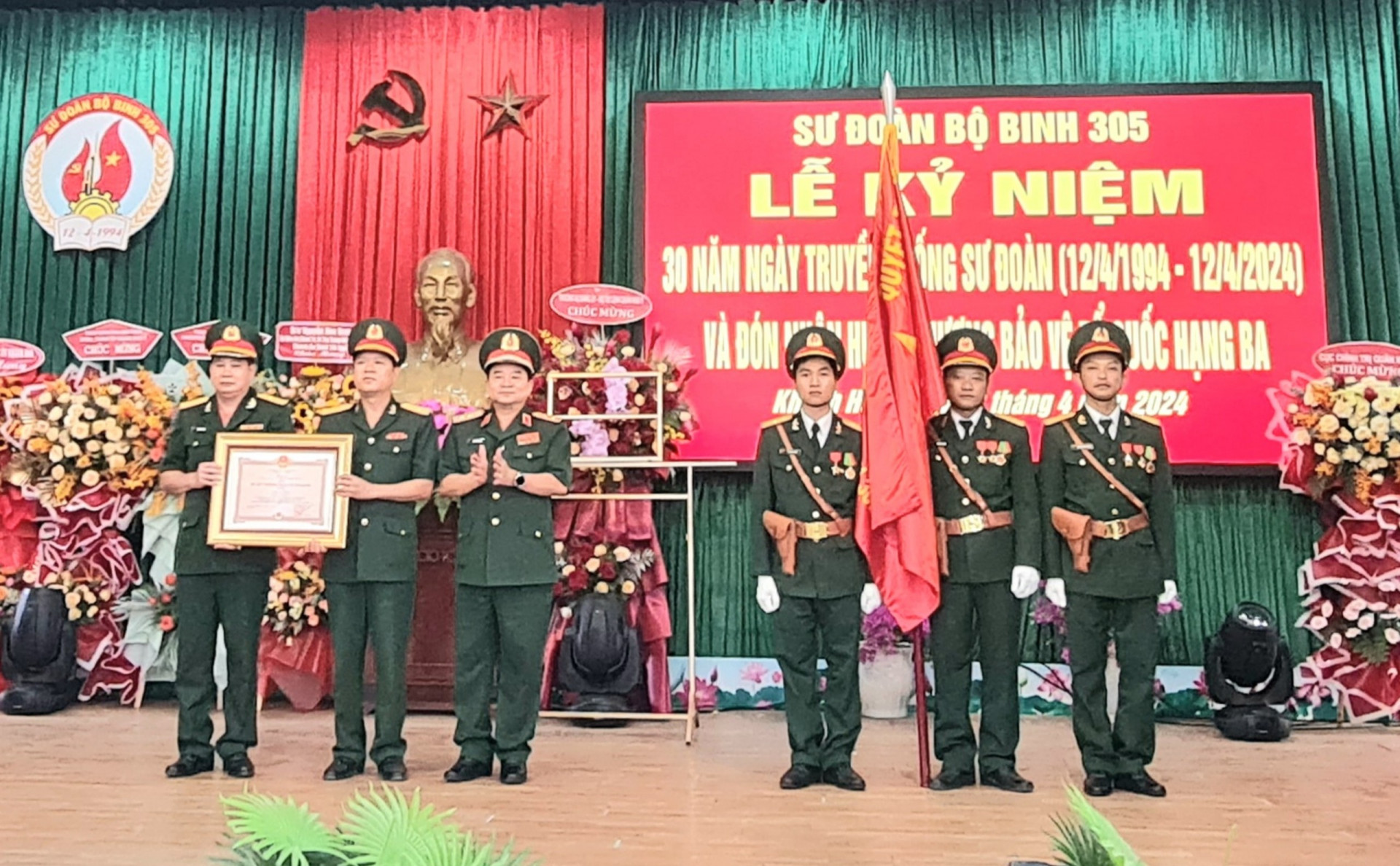 Sư đoàn Bộ binh 305: Kỷ niệm 30 năm Ngày truyền thống và đón nhận Huân chương Bảo vệ Tổ quốc Hạng Ba