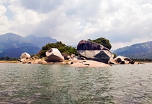 Khai mở tiềm năng du lịch Đá Bàn