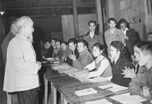 Quan điểm Hồ Chí Minh về nâng cao trình độ dân trí cho nhân dân và sự vận dụng của Đảng trong thời kỳ đổi mới