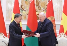 Tổng Bí thư Tô Lâm và Tổng thống Aleksandr Lukashenko chứng kiến lễ ký các văn kiện hợp tác giữa Việt Nam và Belarus