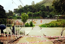 Mưa lớn, nhiều nơi ngập sâu