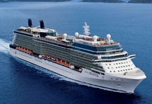 Tàu du lịch cao cấp Celebrity Solstice đưa 2.300 khách đến Nha Trang