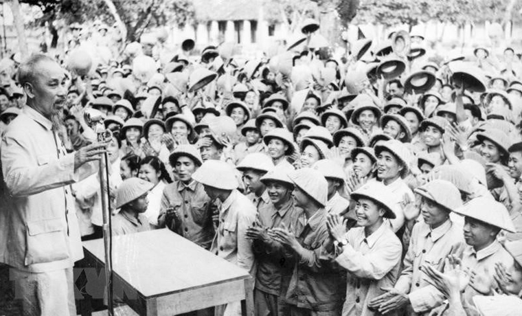 Vận dụng tư tưởng Hồ Chí Minh về xây dựng yếu tố chính trị trong Quân đội nhân dân Việt Nam