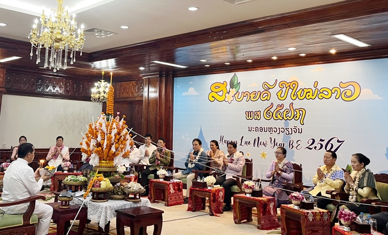 Đoàn đại biểu tỉnh Khánh Hòa tham dự Lễ buộc chỉ cổ tay tại Thủ đô Viêng Chăn, Lào