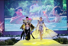 20 đơn vị trong ngành du lịch và giáo dục trình diễn thời trang tái chế từ rác thải