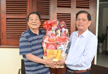 Chủ tịch UBND tỉnh Nguyễn Tấn Tuân thăm, chúc Tết các vị nguyên lãnh đạo tỉnh qua các thời kỳ