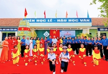 Xây dựng mô hình cột mốc Trường Sa trong trường học