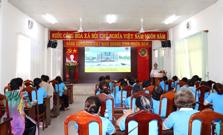 Lan tỏa tình yêu biển, đảo Việt Nam đến cán bộ Chi hội phụ nữ phường Nha Trang