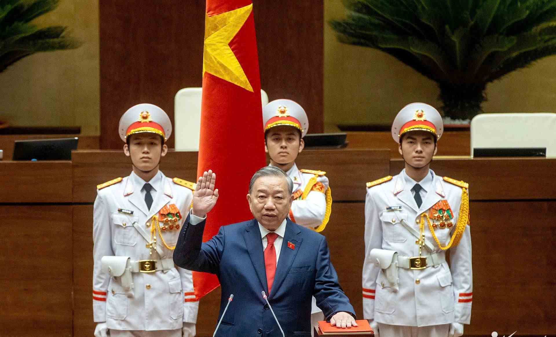 Không phải “tập trung quyền lực” mà là thống nhất lãnh đạo