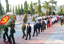 Lãnh đạo tỉnh đặt vòng hoa, dâng hương viếng Nghĩa trang liệt sĩ Hòn Dung